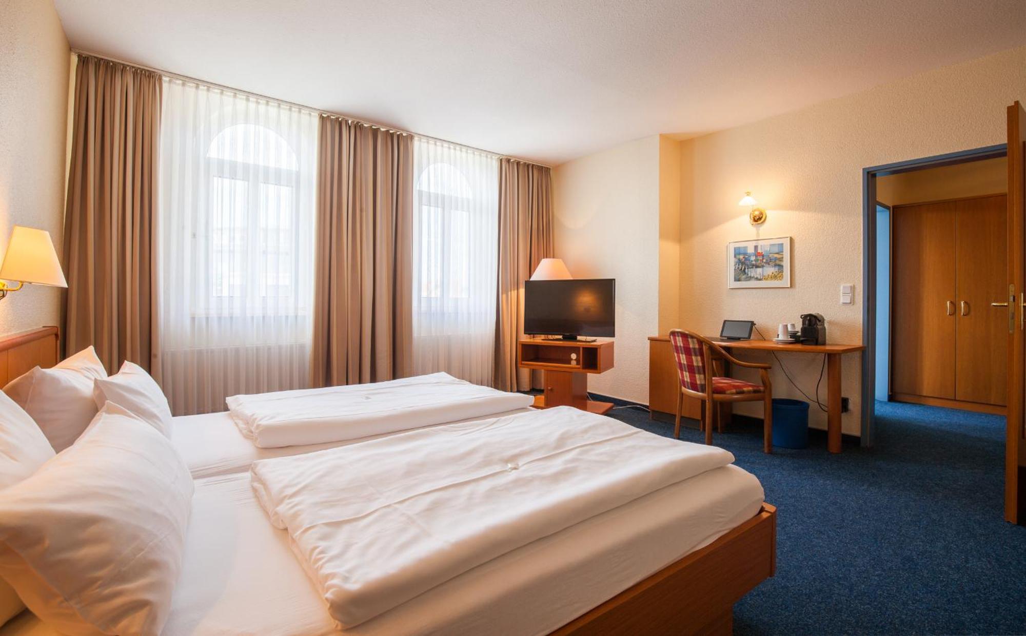 Hotel Sure By Western 4*
